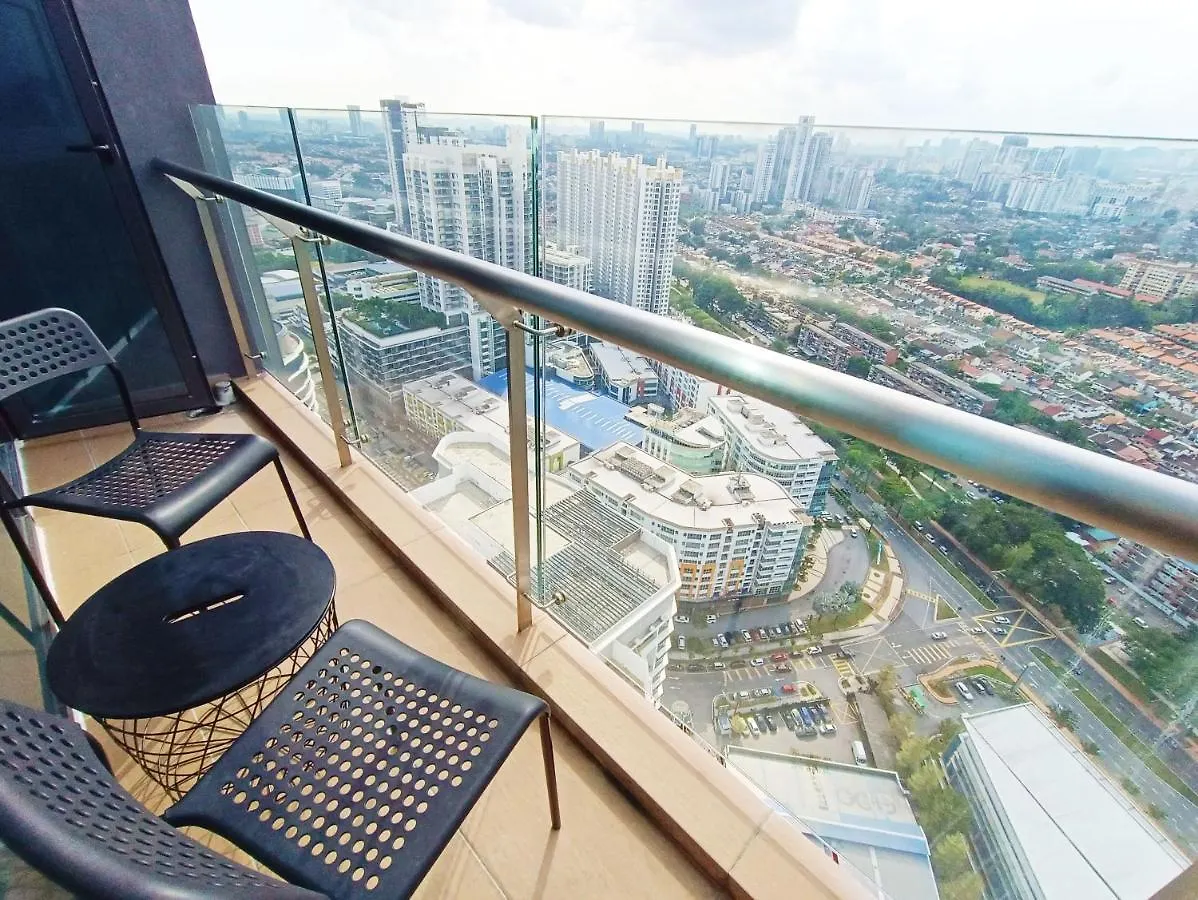 Netflix # Sky Suite Near Jaya One By Salaam Suites, 2 Pax Petaling Jaya