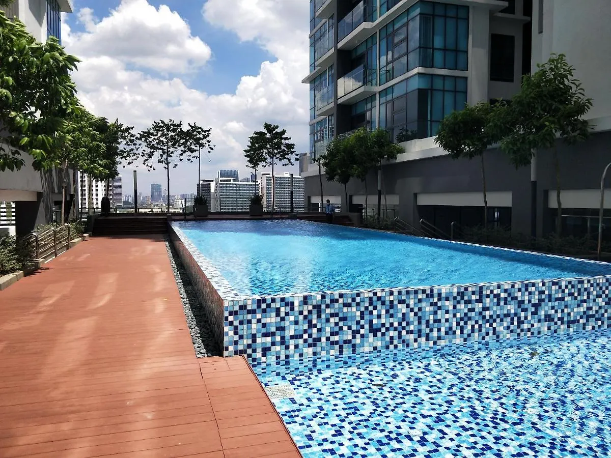 Netflix # Sky Suite Near Jaya One By Salaam Suites, 2 Pax 페탈링자야